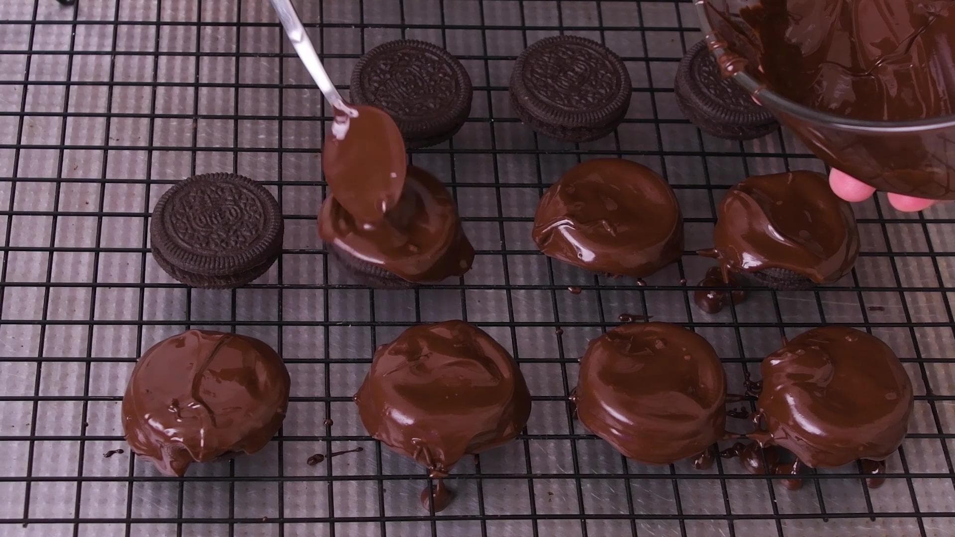 Oreos Bañadas en Chocolate — paso 1