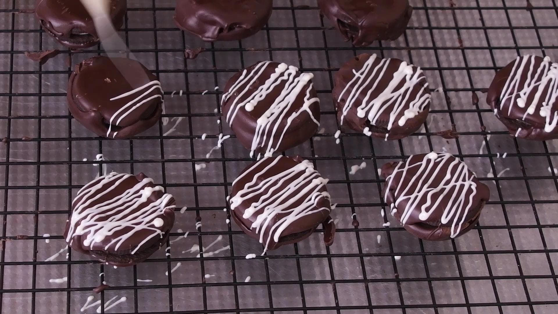 Oreos Bañadas en Chocolate — paso 3
