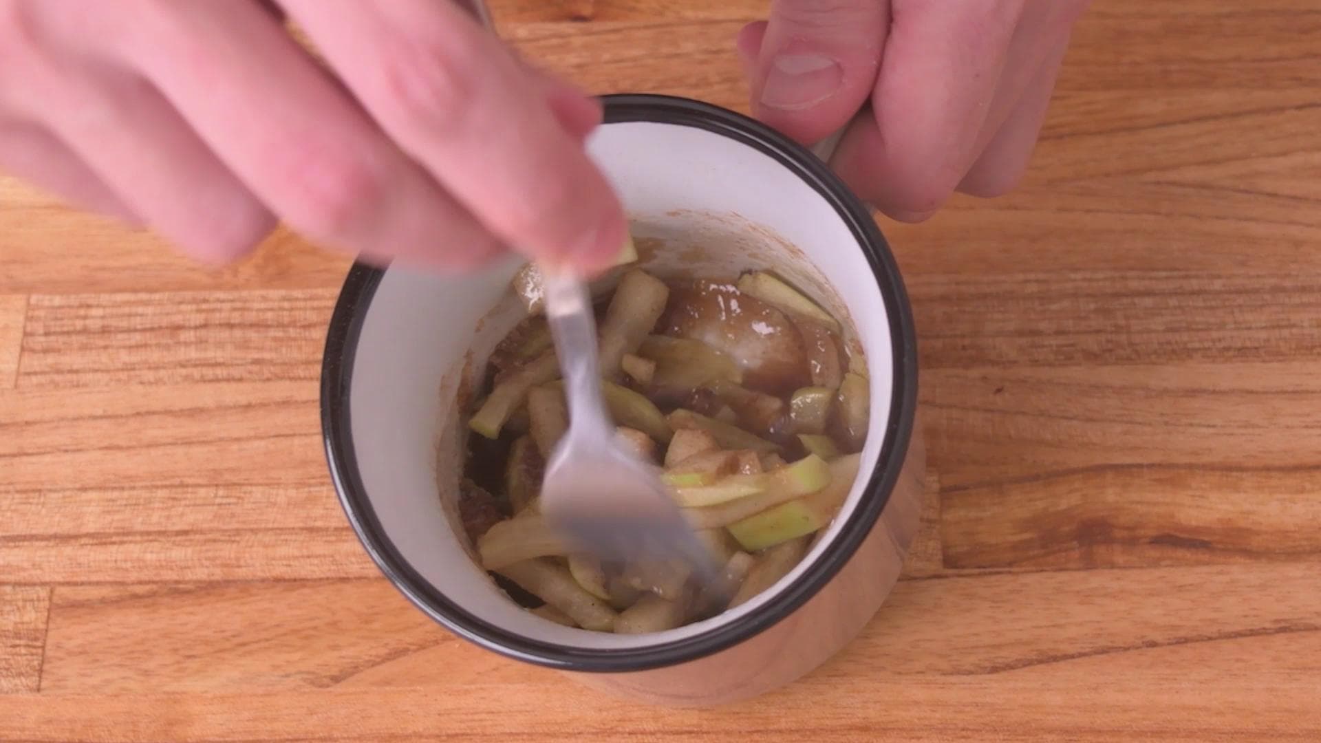 Torta de Manzana en Taza — paso 1