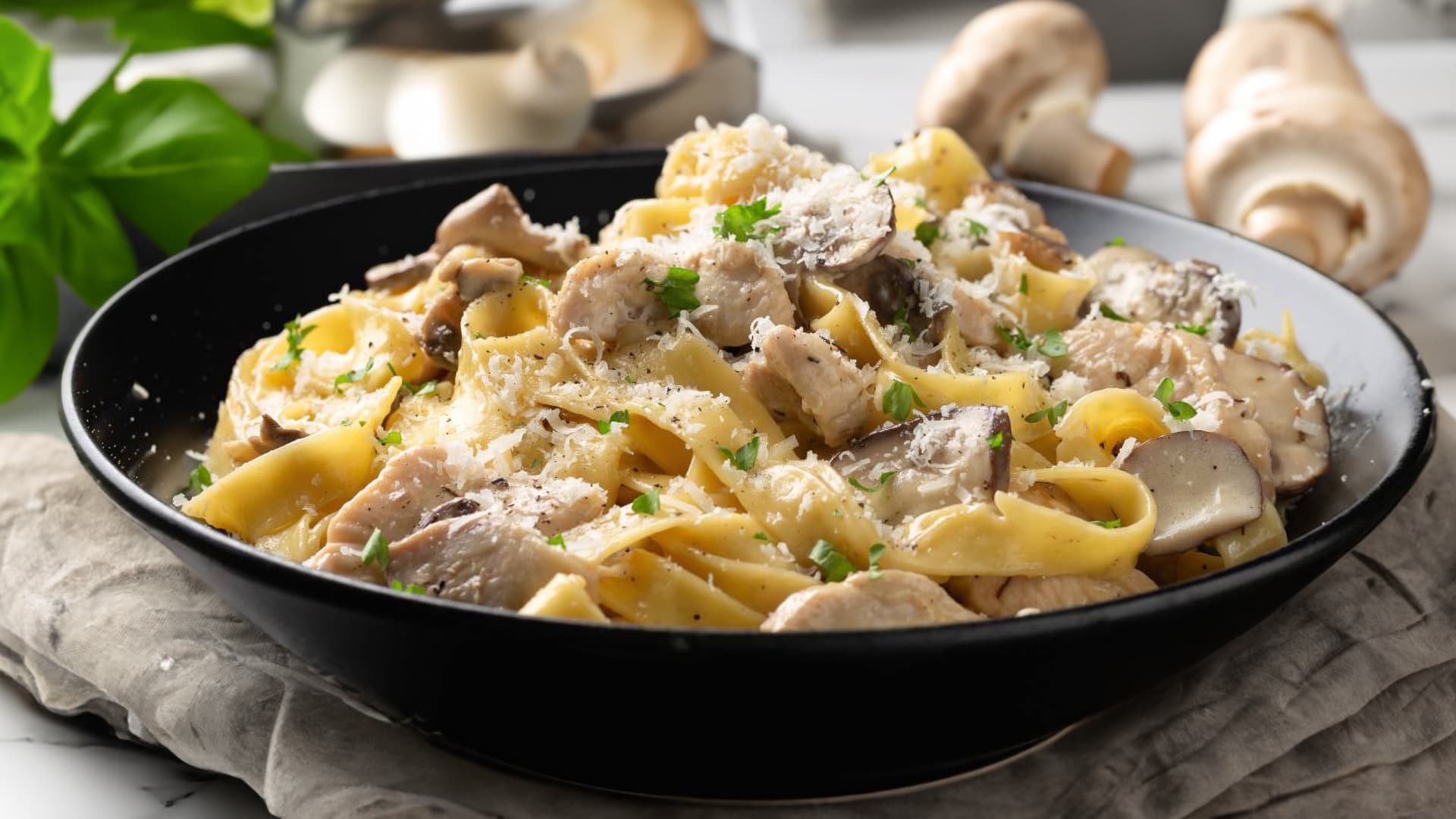 Chicken and Mushroom Alfredo Pasta