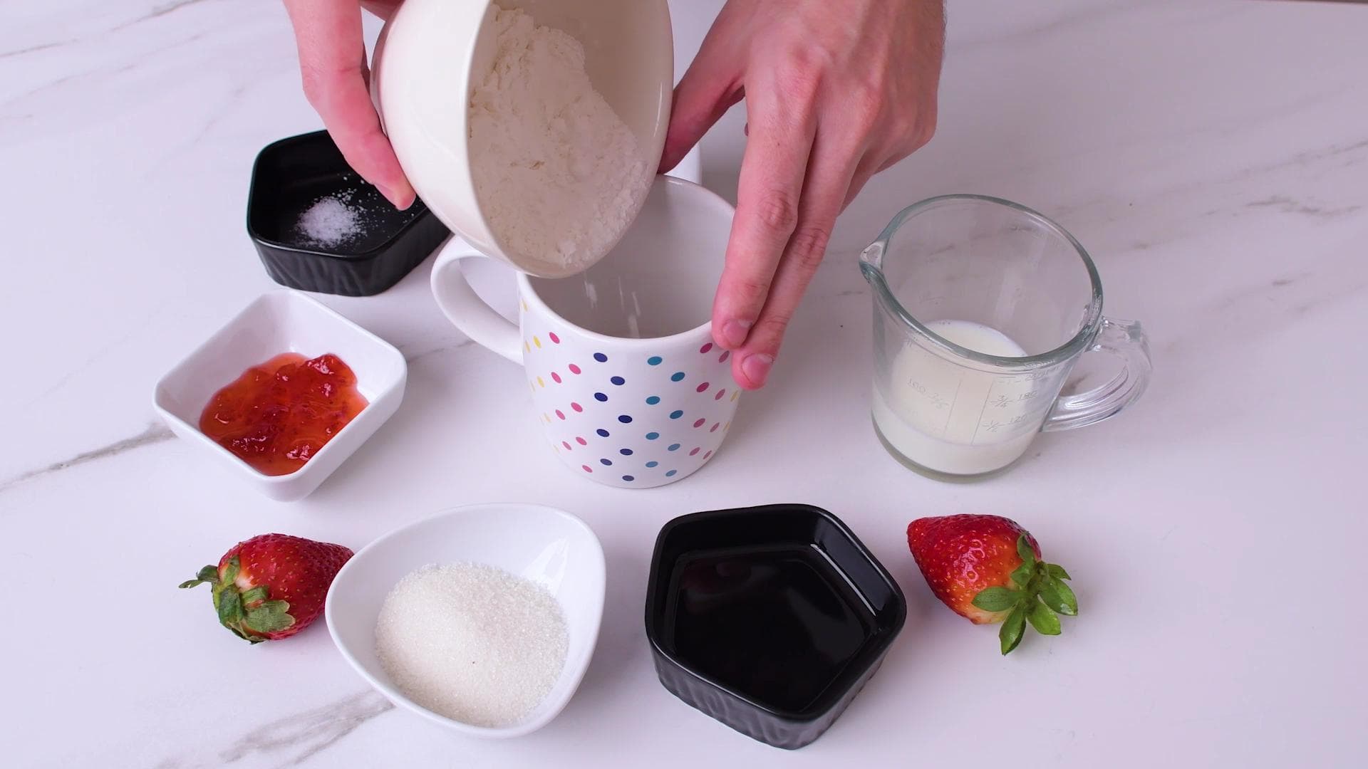 Torta en Taza de Frutilla — paso 0