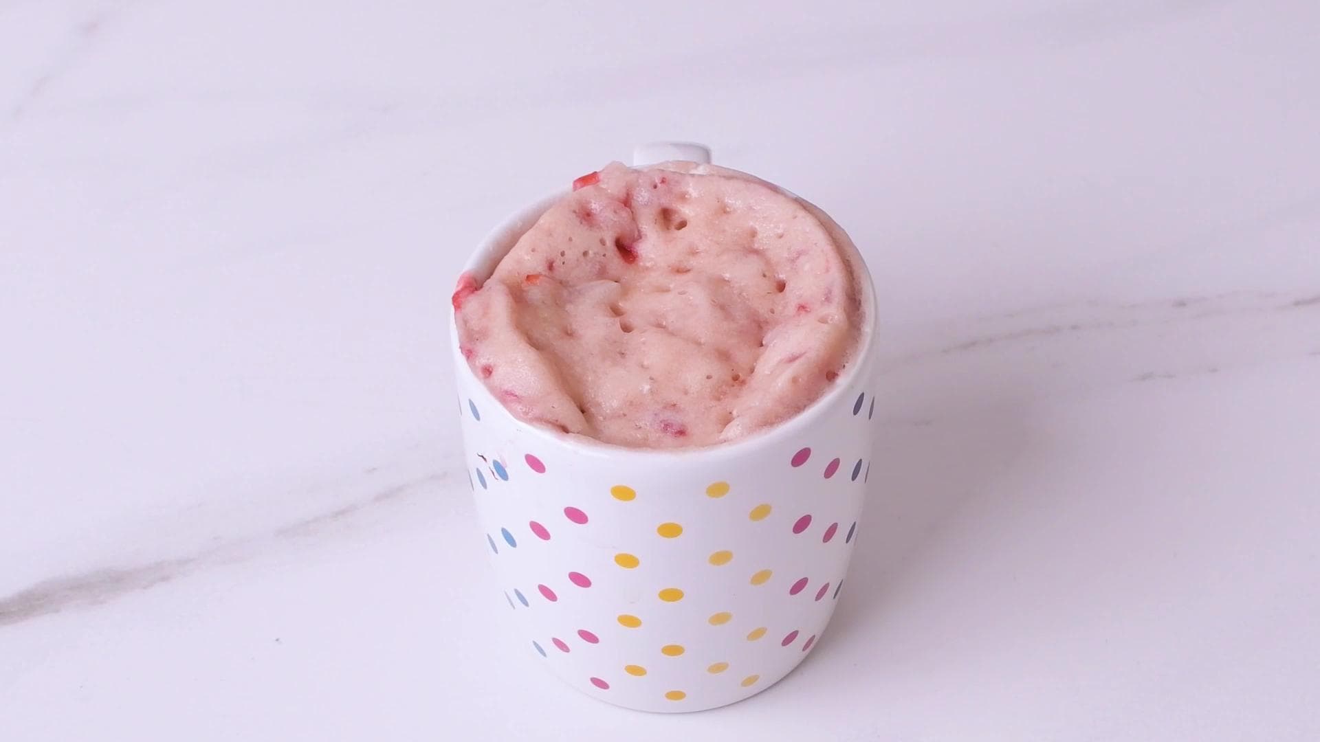 Torta en Taza de Frutilla — paso 3
