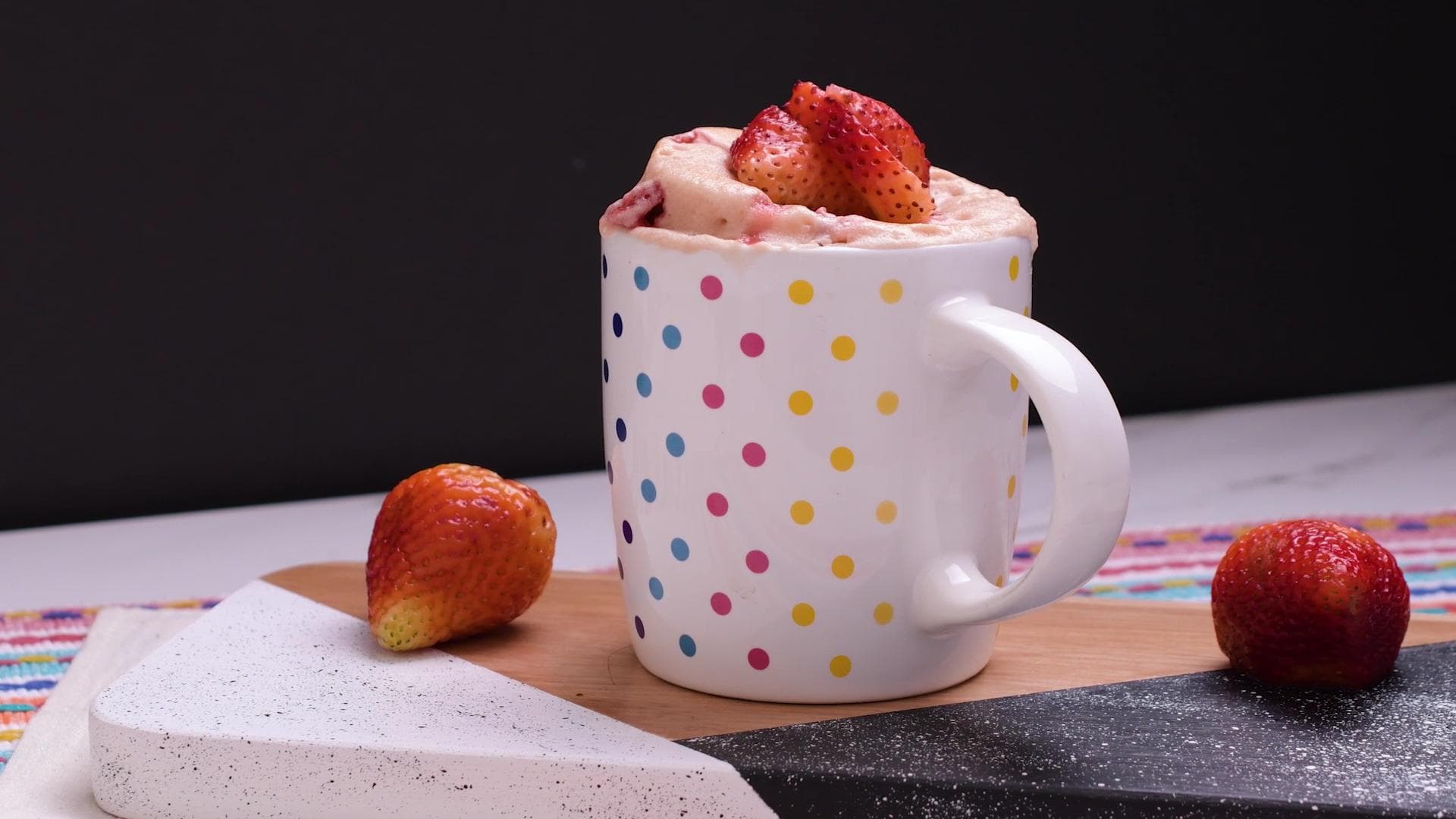 Torta en Taza de Frutilla — paso 4